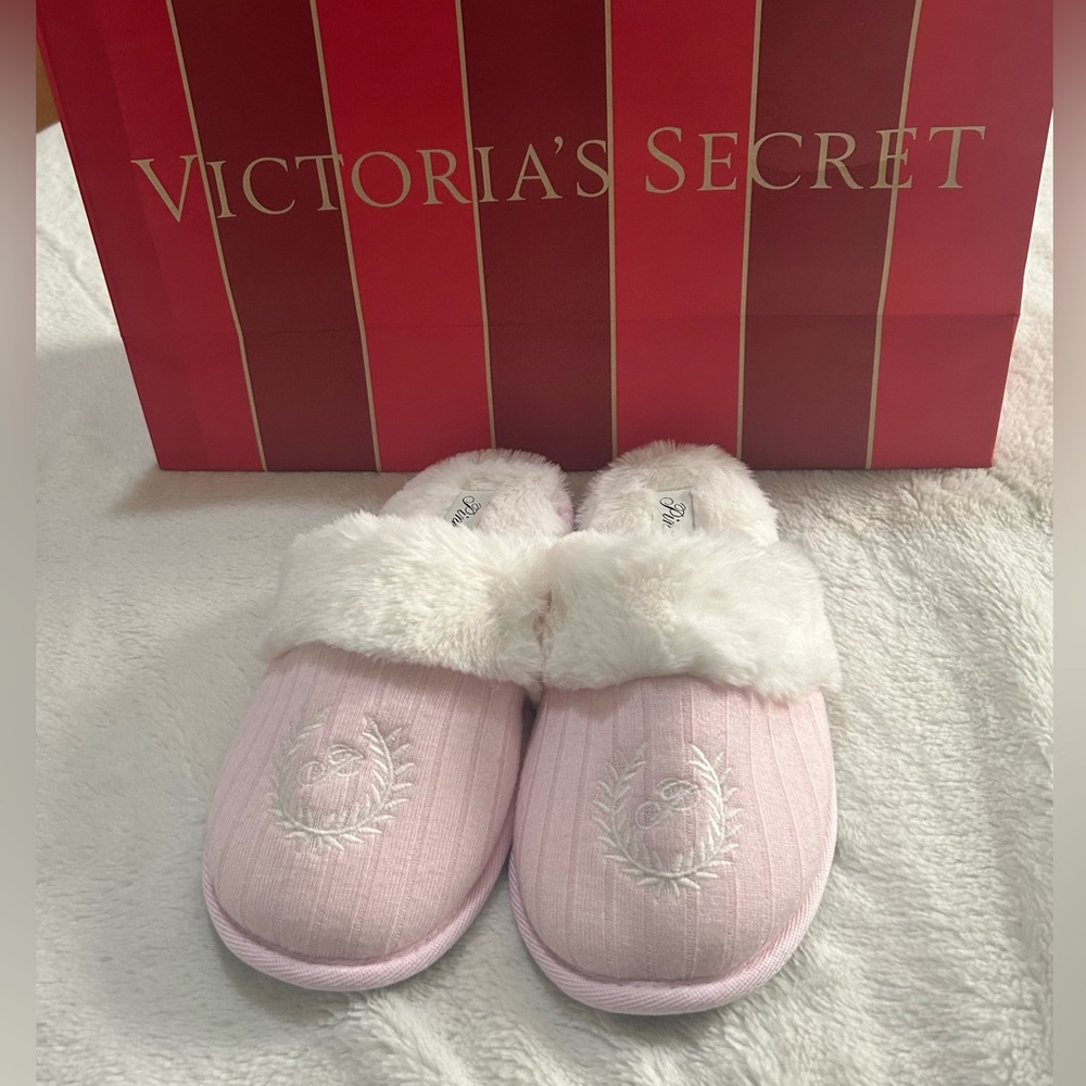 NWT PINK Victoria's Secret White pink Fluffy Slippers size L